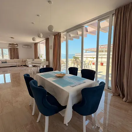 Sea View Penthouse With Grand Terrace Apartmán *